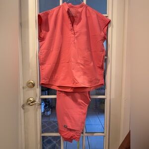 Figs Scrub Set - Zamora joggers & Rafaela top